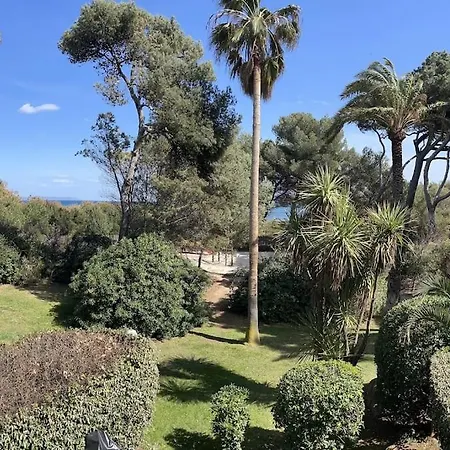 Vue Et Pieds Dans L'eau Lägenhet Hyères