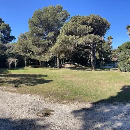 Vue Et Pieds Dans L'eau Lägenhet Hyères