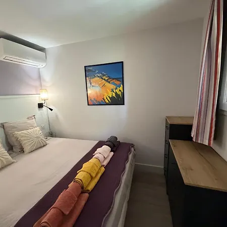 Vue Et Pieds Dans L'eau Apartment